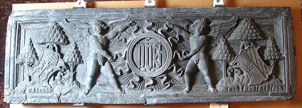 Angels supporting the arms of Christ by Giovanni Gagini depicting John 1
