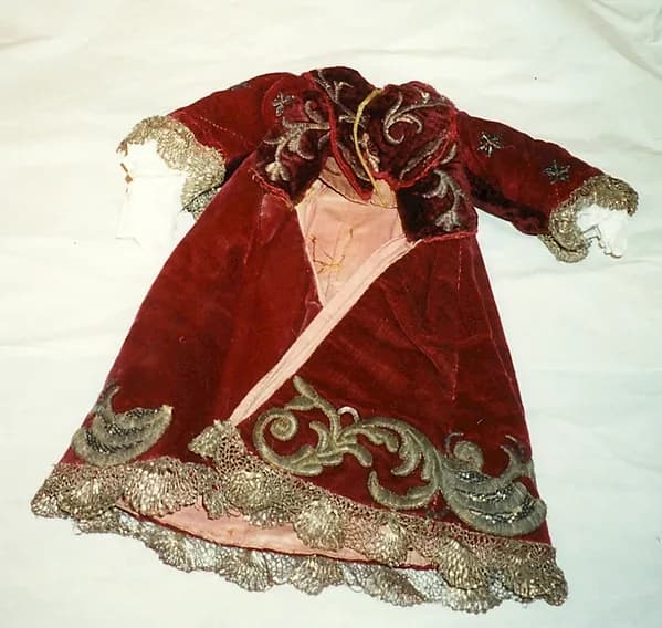 Christ Child's dress by Anonymous depicting Luke 2